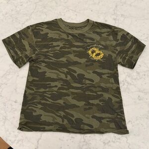 Girls Camo Sunflower Graphic Tee XS Green “Love Casts Out Fear”